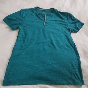 Old Navy green tee shirt.